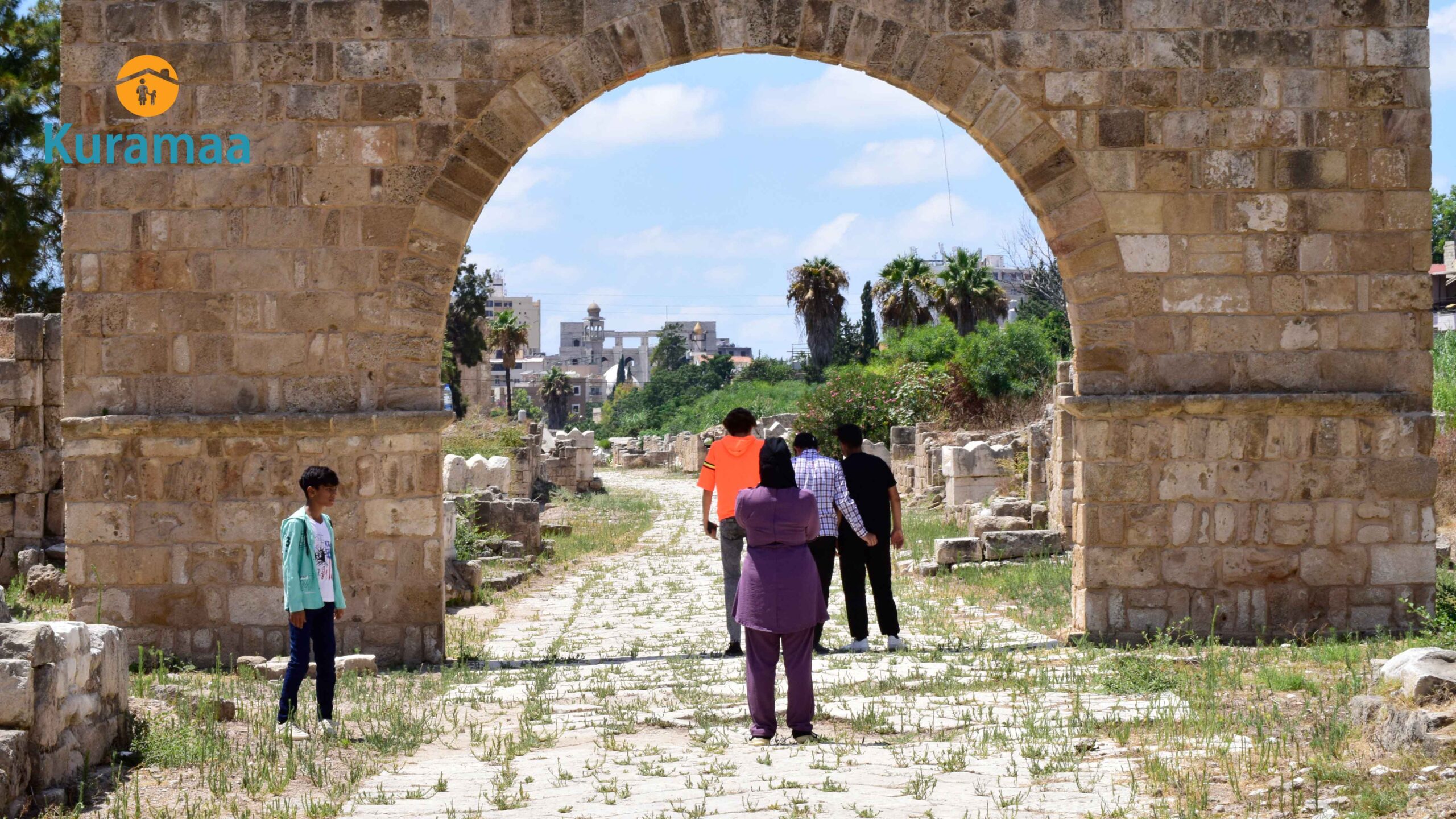 رحلة تعليمية نظمتها كرماء إلى صيدا لـ 75 يتيمًا سوريًا، لتعزيز وعيهم الثقافي والتراثي. ساهم معنا في دعم مستقبلهم.