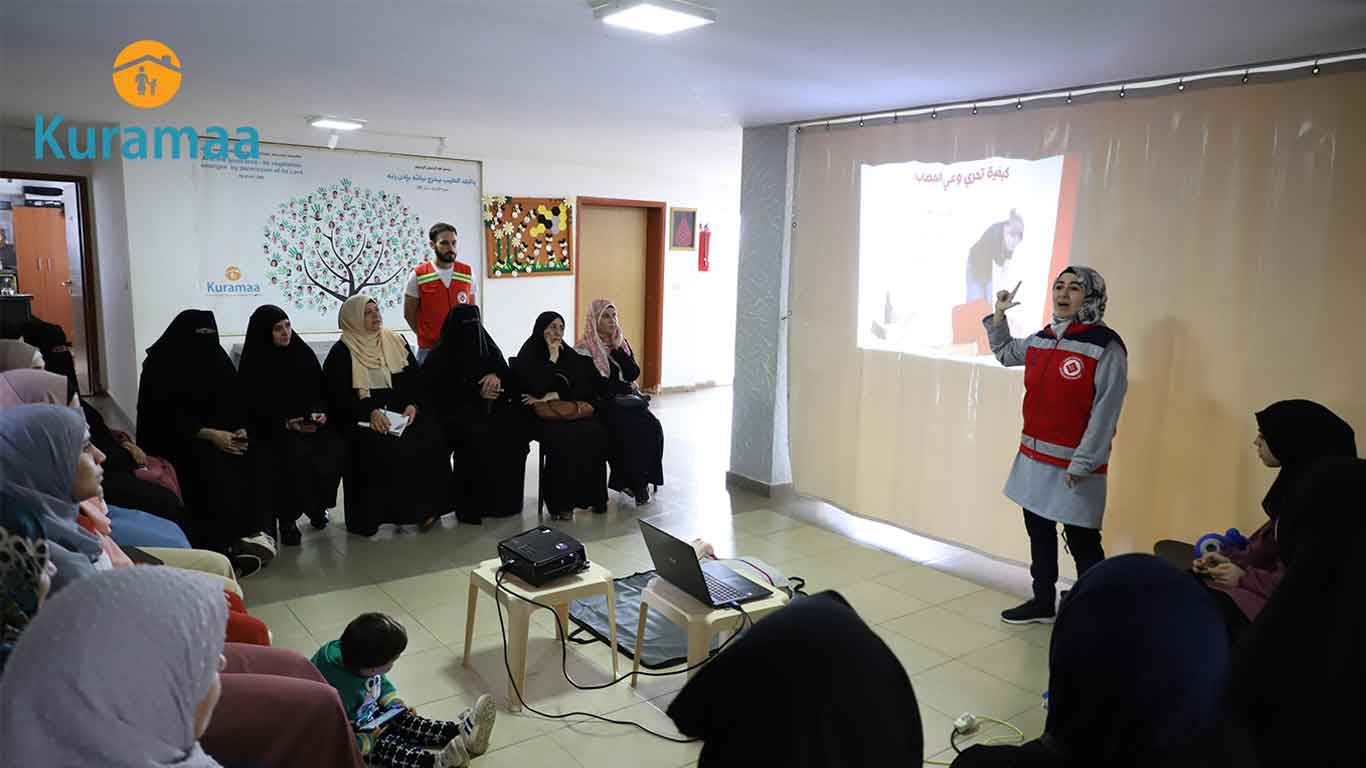 اكتشف كيف غيّرت دورة إسعافات أولية من حياة 50 أرملة سورية ضمن برنامج كرماء التعليمي. ساهم معنا في تمكينهن وإنقاذ الأرواح.