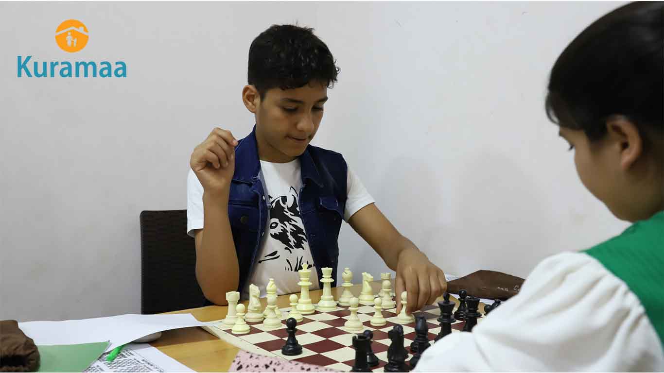 ادعم دورة الشطرنج من منظمة كرماء لتعليم 60 يتيمًا سوريًا التفكير الاستراتيجي والتركيز والثقة بالنفس. تبرع الآن واصنع الفرق!