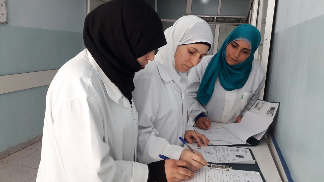 تعرف على تفاصيل دورة التمريض للسيدات الأرامل السوريّات التي نظمتها منظمة كرماء في لبنان ضمن جهودها لتمكين المرأة وتحسين جودة حياتها.