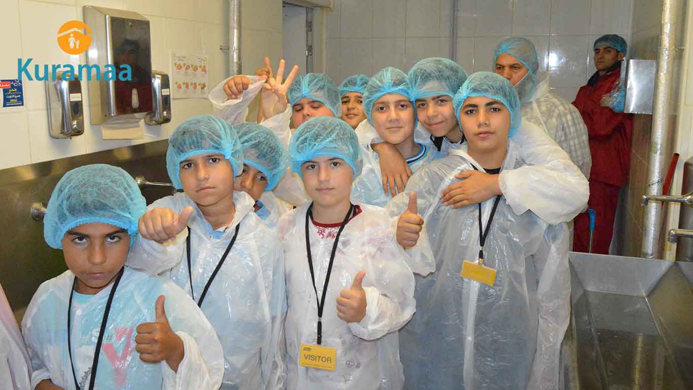 رحلة تعليمية ميدانية إلى معمل الدجاج ويلكو لـ 70 يتيمًا سوريًا نظمتها منظمة كرماء لتعريفهم بسلسلة إنتاج الغذاء والسلامة الغذائية.