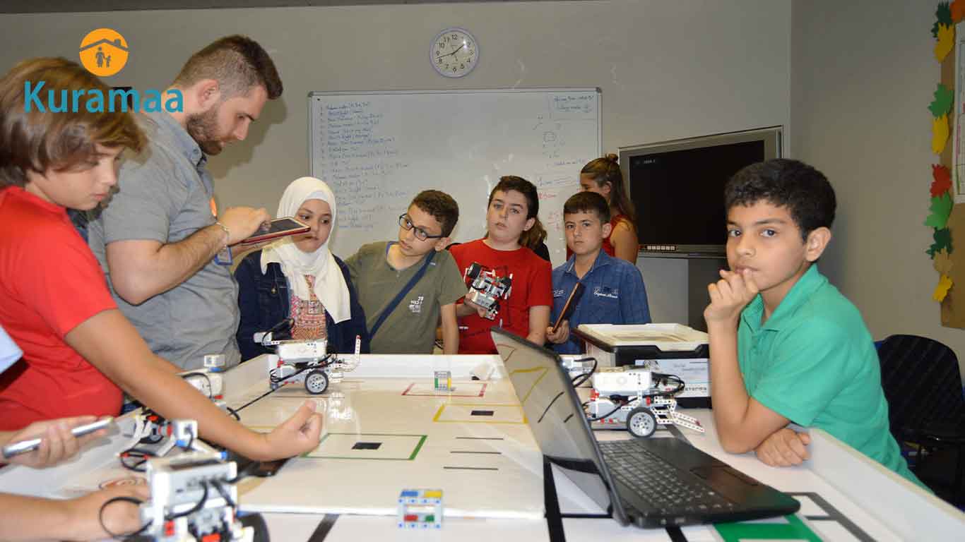 في إطار دعمها للتميز الأكاديمي والتمكين التكنولوجي، نظّمت منظمة كرماء دورة تدريبية متخصصة في مجال الروبوتات لخمسة طلاب أيتام متفوقين من العام الدراسي 2018. تأتي هذه المبادرة ضمن برنامج رعاية وتأهيل الأرامل والأيتام، الذي يسعى إلى تمكين الفئات المتضررة من الحرب والنزوح، عبر التعليم النوعي والتدريب العملي الذي يُنير طريقهم نحو مستقبل أفضل. أهداف دورة الروبوت: أكثر من تدريب تقني تنمية المهارات التقنية لدى الطلاب الأيتام كانت الغاية الأساسية من هذه الدورة، حيث صُممت لتعزيز قدرات المشاركين في مجالات البرمجة، الإلكترونيات، وتصميم الروبوتات. هذه المهارات لا تُعزز فقط قدراتهم التقنية، بل تبني فيهم روح الإبداع والابتكار، وتُحفزهم ليكونوا روادًا في مجالات STEM (العلوم، التكنولوجيا، الهندسة، الرياضيات). كما تسعى منظمة كرماء من خلال هذا النشاط إلى: تحفيز الطلاب المتفوقين على متابعة شغفهم العلمي. تعزيز الثقة بالنفس من خلال العمل الجماعي وحل المشكلات. فتح آفاق علمية جديدة للأطفال المتضررين، وتمكينهم ليكونوا جزءًا من الثورة التكنولوجية العالمية. محتوى الدورة: رحلة علمية ممتعة بدأت الدورة بأساسيات البرمجة باستخدام منصات تعليمية مخصصة للأطفال، ثم انتقل الطلاب إلى تصميم الروبوتات وتجميع أجزائها باستخدام أدوات تفاعلية مثل LEGO Mindstorms وArduino. تضمن البرنامج: ورش عمل تفاعلية في التفكير المنطقي وهندسة الروبوت. تطبيقات عملية جماعية لصناعة روبوتات تؤدي مهام حقيقية. أنشطة تحفيزية لبناء مهارات التعاون والعمل ضمن فرق. كل ذلك تم تحت إشراف مدربين مختصين، مع تهيئة بيئة آمنة ومشجعة على التعلم والابتكار، تعكس أهداف منظمة كرماء في تقديم تجربة تعليمية متكاملة. لماذا تستثمر كرماء في تعليم الروبوت للأطفال الأيتام؟ تؤمن منظمة كرماء بأن العلم والتقنية هما مفتاح التمكين الحقيقي للأطفال المتضررين، وخاصة الأيتام الذين حُرموا من بيئة مستقرة. من خلال هذه المبادرة، ترسّخ كرماء رسالتها الإنسانية في: تحويل المعاناة إلى إنتاج عبر برامج نوعية تعليمية. تمكين الأيتام ليكونوا بناة المستقبل، لا ضحاياه. رعاية الأذكياء والمتفوقين ومساعدتهم على الوصول لأقصى إمكانياتهم. مثل هذه الدورات لا تكتفي بتعليم مهارات تقنية فقط، بل تُعيد بناء الثقة في الأطفال، وتُشعرهم أنهم قادرون على الإنجاز والتغيير، تمامًا كأقرانهم في المجتمعات المستقرة. دعوة للدعم: ساعد في صناعة عالم أفضل منظمة كرماء لا تملك عصا سحرية، لكنها تملك الإصرار والرؤية لصناعة التغيير، عبر العلم والتدريب والدعم النفسي. وبرنامج رعاية وتأهيل الأرامل والأيتام هو تجسيد عملي لهذا الطموح. كل دورة تدريبية، كل كتاب، كل ورشة، هي نتيجة دعم كريم من متبرعين آمنوا بقدرة هؤلاء الأطفال على النهوض وبناء غد مشرق. كن أنت سببًا في صناعة مستقبل أفضل. بدعمك، نستطيع أن ننظم المزيد من الدورات، ونصل إلى مئات الأطفال الطموحين الذين ينتظرون الفرصة ليُظهروا قدراتهم. خاتمة: التعليم التقني سبيل الأيتام نحو التمكين دورة الروبوت التي نظمتها منظمة كرماء لخمسة طلاب أيتام متفوقين ليست مجرد نشاط تدريبي، بل خطوة حقيقية نحو تمكين جيل جديد من القادة والمبدعين. إن تعليم الروبوت وبرمجة الآلات للأطفال الأيتام هو استثمار طويل الأمد في بناء مجتمع سوري قوي قادر على النهوض من ركام الحرب. ادعم منظمة كرماء اليوم، وكن شريكًا في تمكين الأيتام وبناء مستقبلهم.