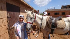 اكتشف كيف تسهم رياضة ركوب الخيل في تمكين الأيتام نفسيًا وجسديًا ضمن أنشطة منظمة كرماء، وتعزيز ثقتهم بأنفسهم