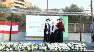 احتفل طلاب سوريون أيتام بإنهاء دراستهم الإعدادية والثانوية في حفل مميز تخلله فقرات فنية وتكريم خاص لإنجازاتهم الأكاديمية الملهمة.