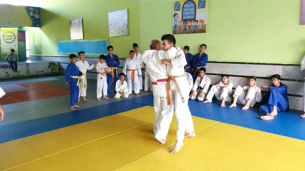 دعم تدريب الأيتام على رياضة الجودو في لبنان مع منظمة كرماء، لتعزيز الصحة النفسية والبدنية وبناء الثقة والانضباط لديهم.